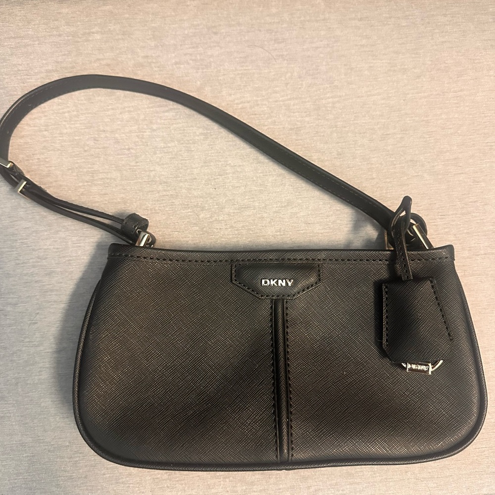 DKNY Elegant Black Shoulder Bag